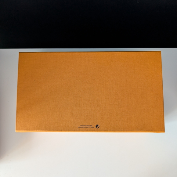 Louis Vuitton Magnetized Rectangular Gift Box - Picture 2 of 3